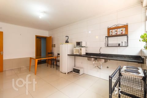 Image 33 - 229990